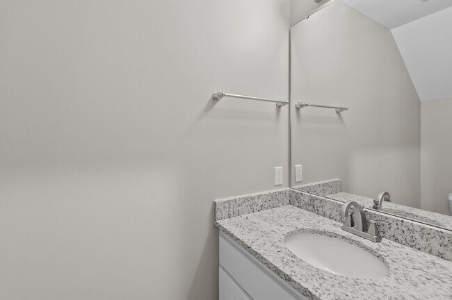 Building Photo - Newly Constructed 2 & 3 bedroom Cross Cree...