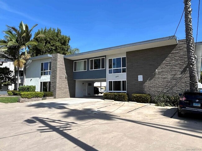 Primary Photo - 2006 Diamond St