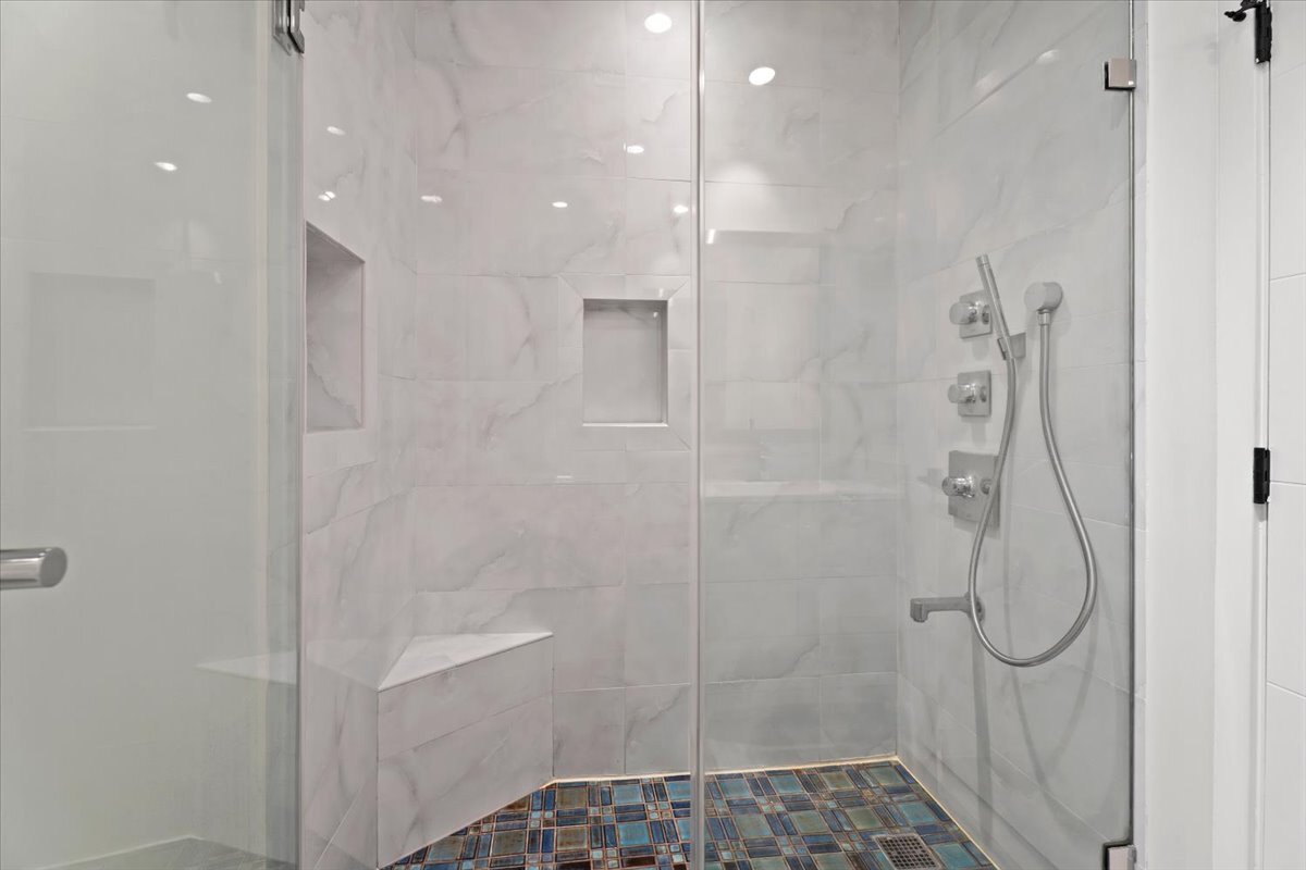 Building Photo - 2550 S Centinela Ave