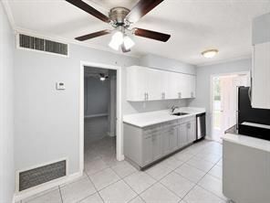 Building Photo - 1001 SW 74th Ave