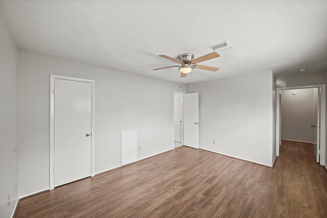 Building Photo - 10814 Sugar Hill Dr