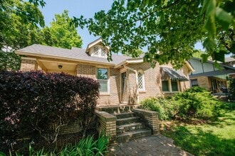 Building Photo - Yellow Bungalow in Hillcrest