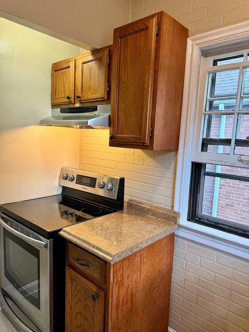 Building Photo - 3682 Glencairn Road