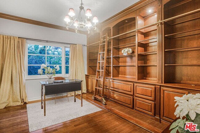 Building Photo - 6111 County Oak Rd