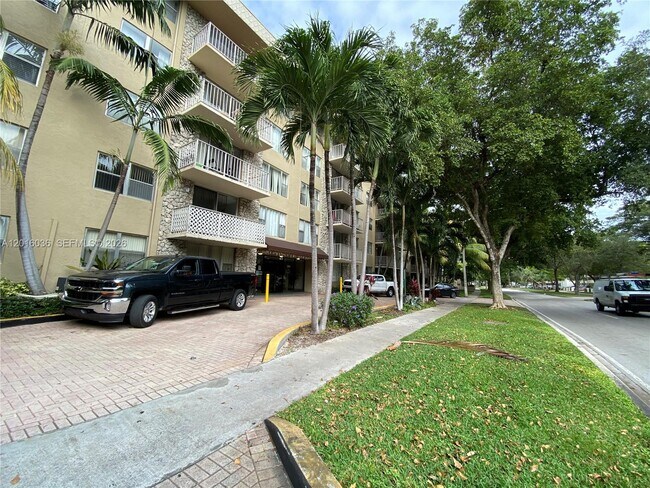 Building Photo - 1805 Sans Souci Blvd