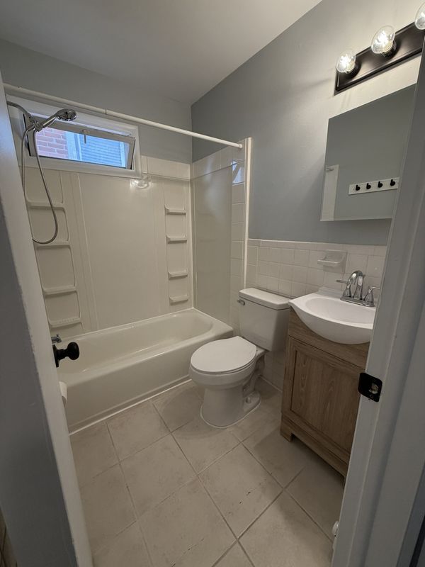 Building Photo - 120 Green St