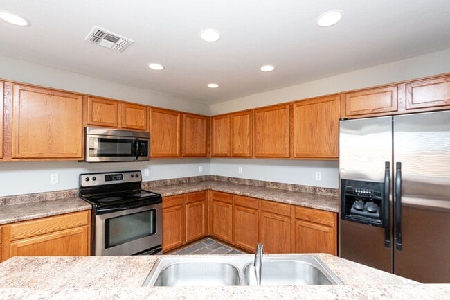 Building Photo - 31569 N Sundown Dr