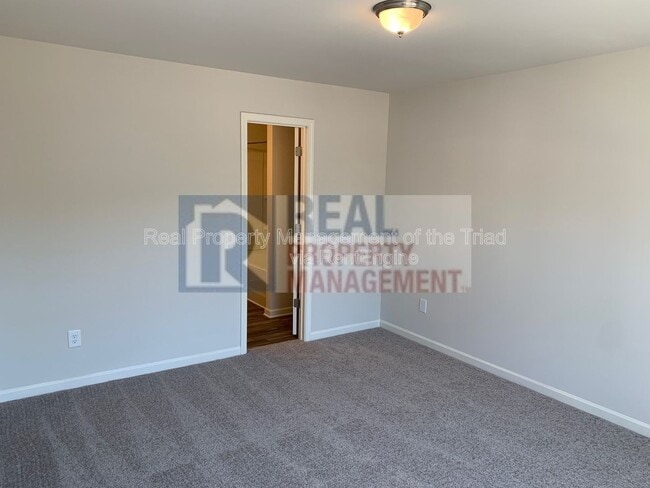 Building Photo - 4100 Devonwood Ct