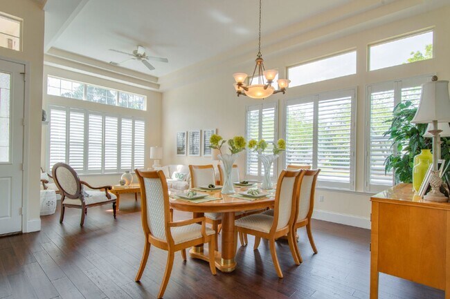 Building Photo - "Charming 3 Bed, 2.5 Bath Rental in Blufft...