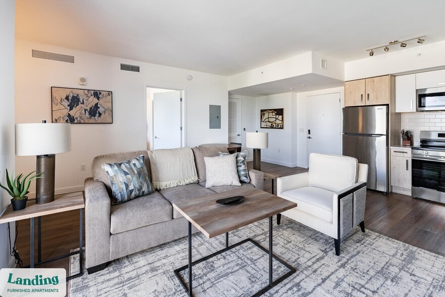 Building Photo - 200 NE 1st Ave