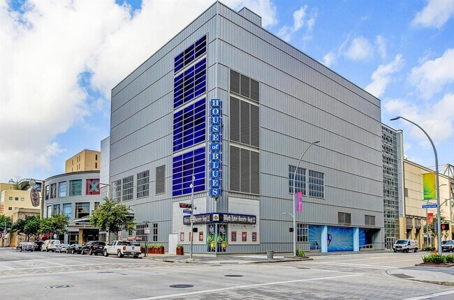Building Photo - 1211 Caroline St