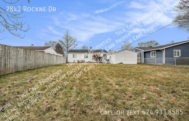 Building Photo - 2842 Rockne Dr