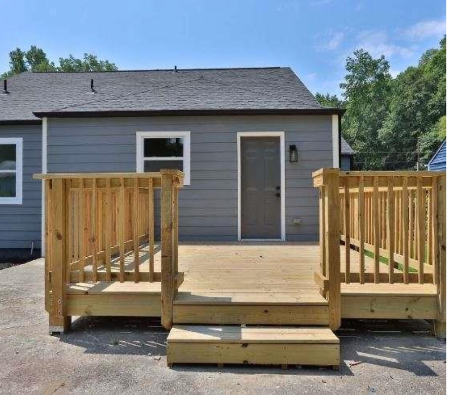 Building Photo - 1435 Richland Rd SW