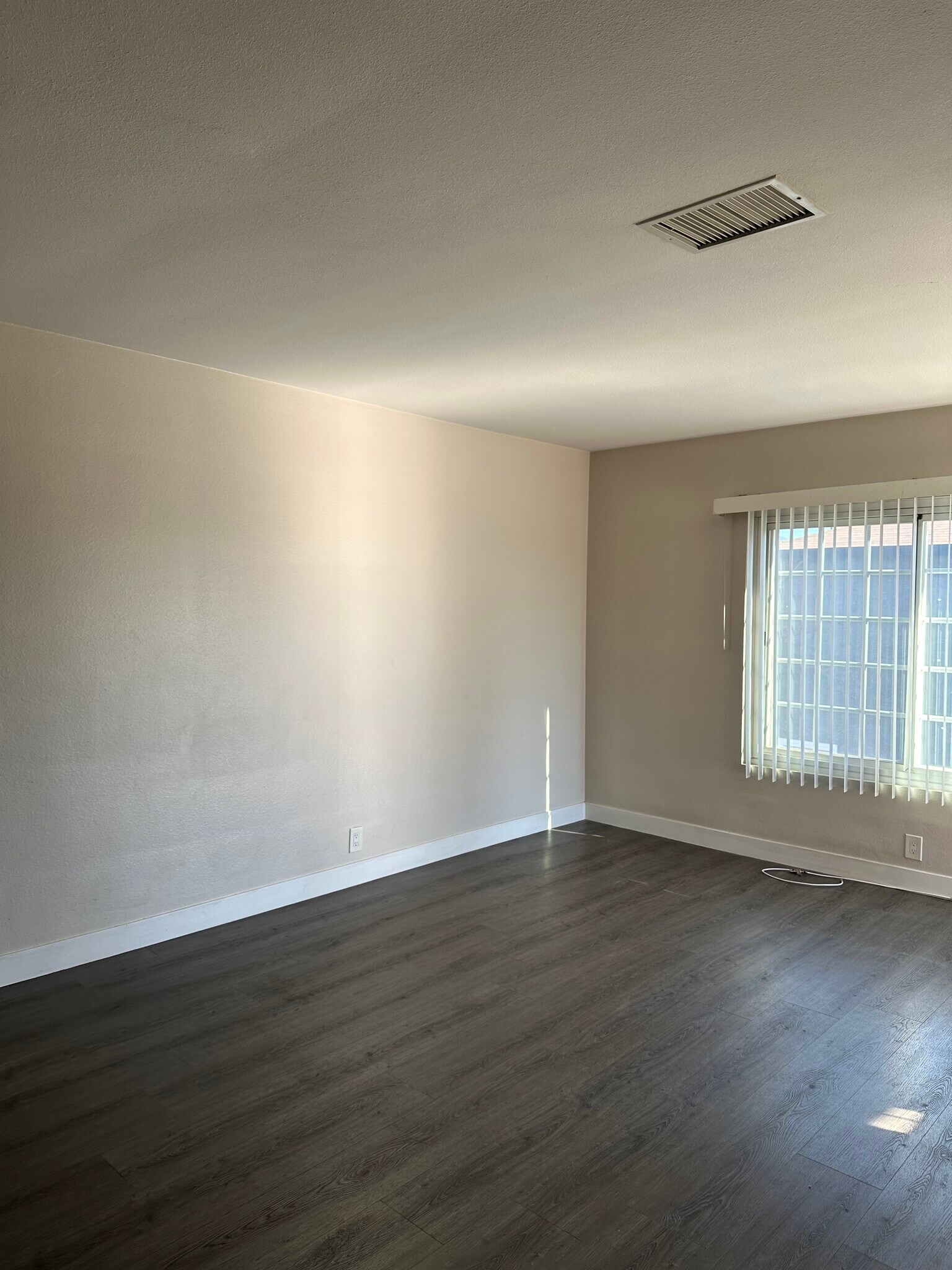 Building Photo - 11801 Hart St