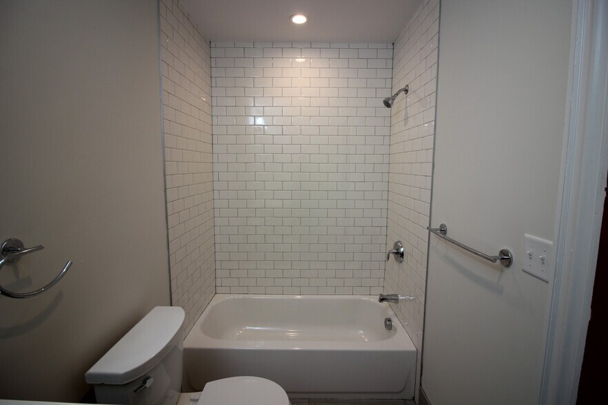 Building Photo - 64 Beech Glen St