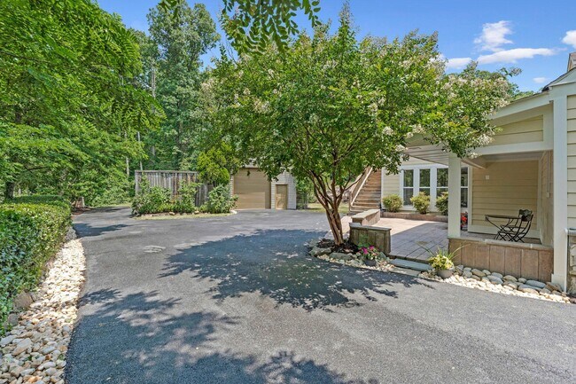 Building Photo - 7712 Dolly Dr