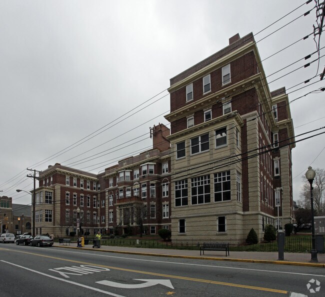 Building Photo - Park View East