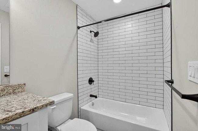 Building Photo - 1924 N Front St