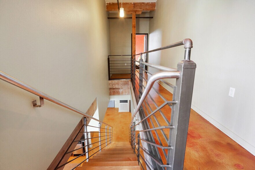 Building Photo - 1041 Constance St