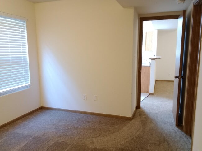 Building Photo - 406 E Liberty Ln