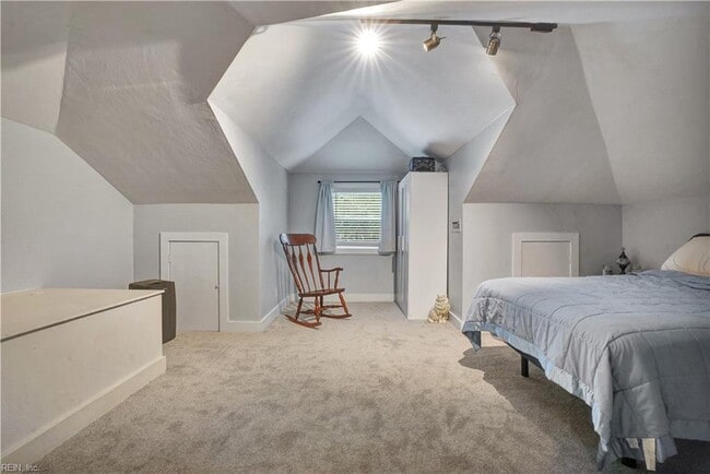 Building Photo - 1780 Valhalla Arch