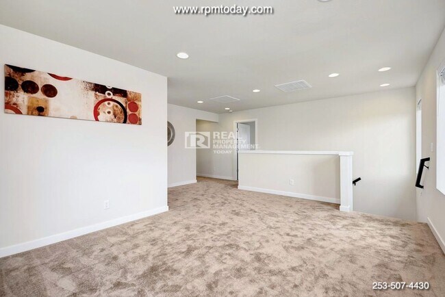 Building Photo - 4 Bedroom Home with Valley Views!