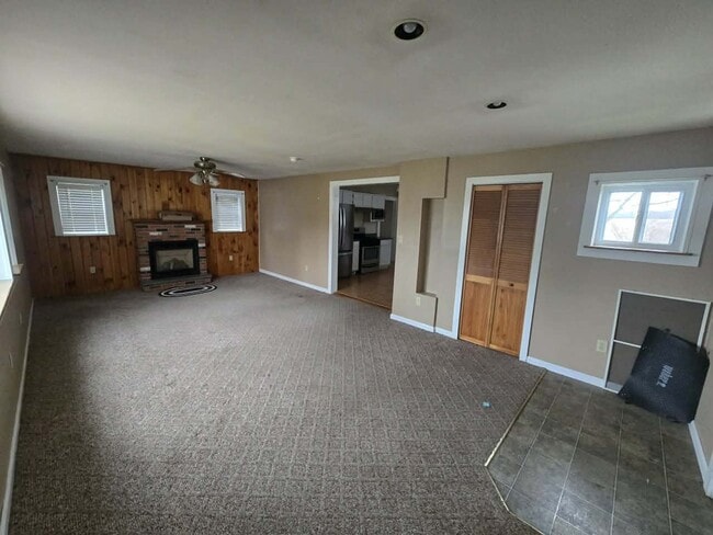 Building Photo - 1084 Yale Farm Rd