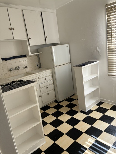 Building Photo - 303 S Doheny Dr