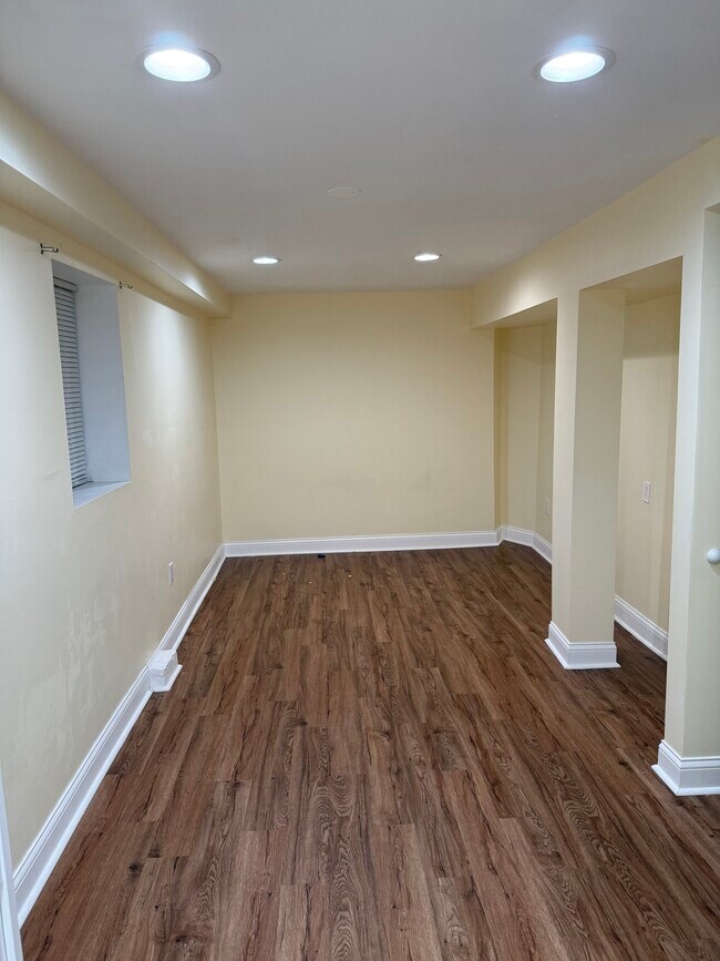 Building Photo - 4143 W Roscoe St