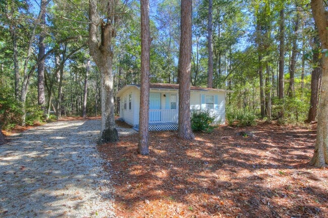 Building Photo - Newly remolded cottage across from Mobile ...