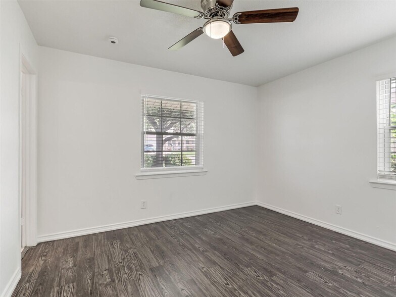 Building Photo - 2976 Cameo Ln