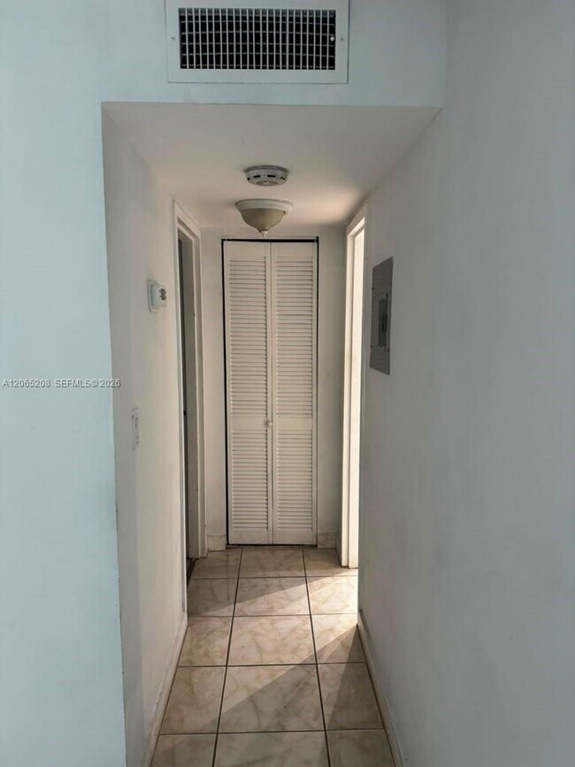 Building Photo - 555 NE 123rd St
