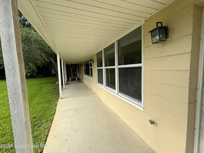 Building Photo - 672 Indian River Dr