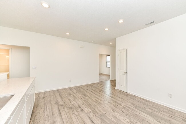 Building Photo - 291 Limerick Ln