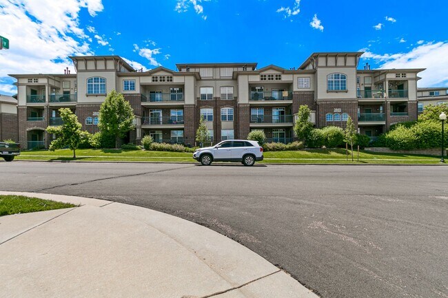 Building Photo - Awesome Penthouse Condo in Town Center Terrace!