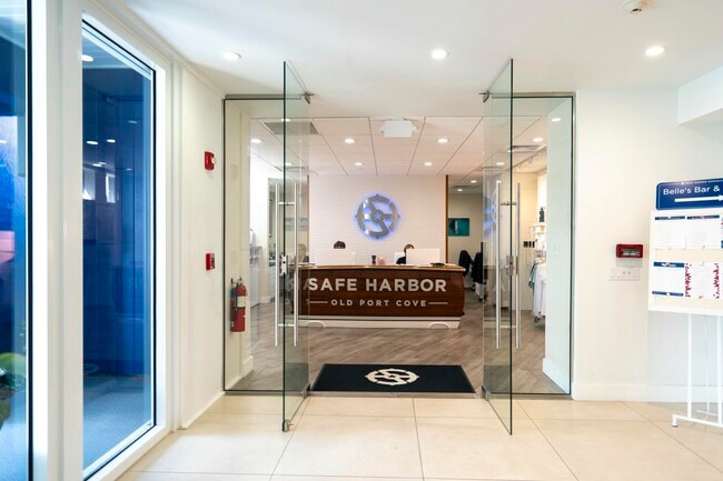 Building Photo - 123 Lakeshore Dr