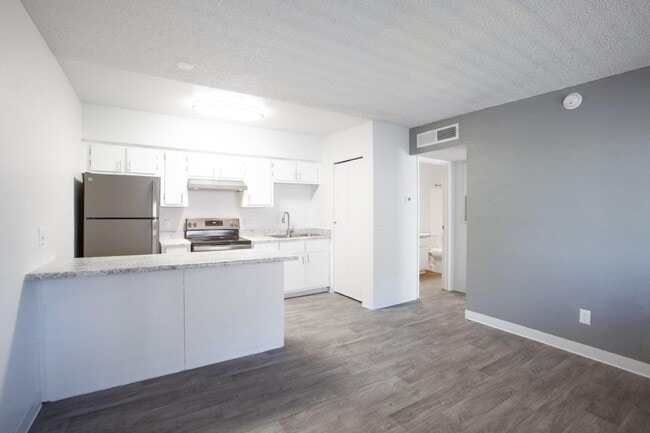 Building Photo - Icon on Park