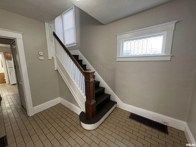 Building Photo - 2403 N Peoria Ave