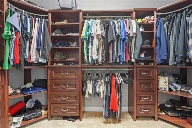 Building Photo - 821 Tramore Ct