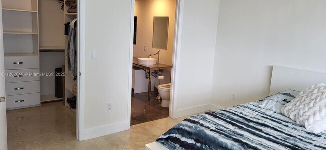 Building Photo - 475 Brickell Ave