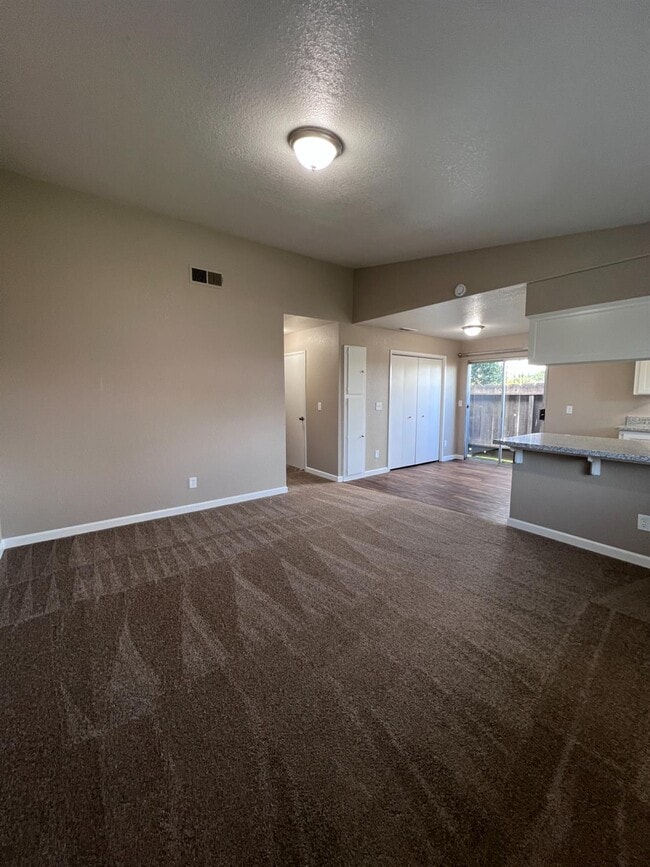 Building Photo - 1262 N Marks Ave