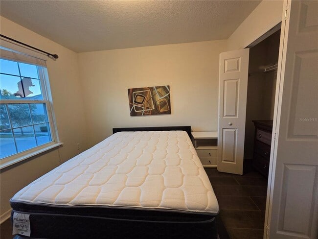 Building Photo - 11842 Silverlake Park Dr