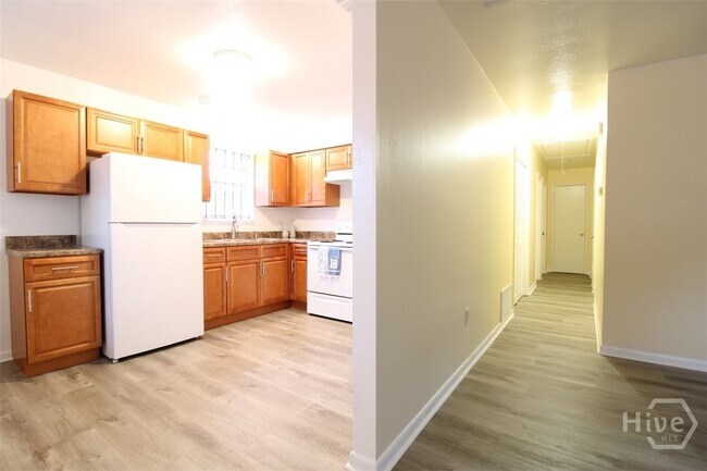 Building Photo - 1204 E Anderson St