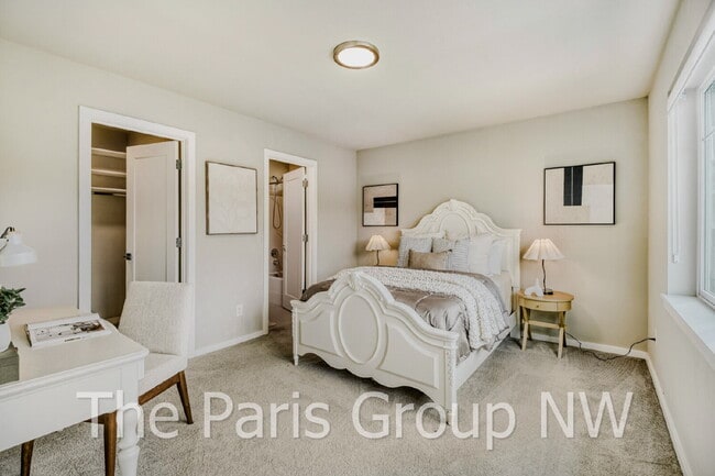 Building Photo - Luxury MainVue Maple Valley Home * UPGRADES * Central A/C * Theater Room * Outdoor Fireplace