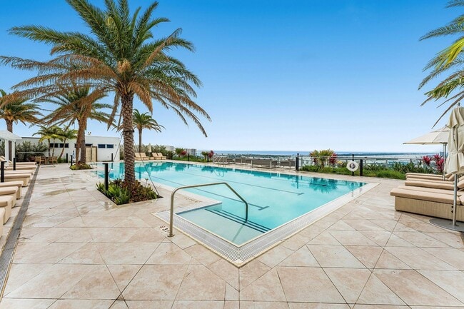 Building Photo - 220 Lake Shore Dr