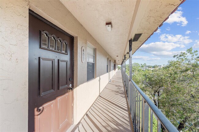 Building Photo - 10120 Boca Entrada Blvd