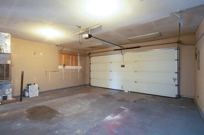 Building Photo - 2021 W Grouse St