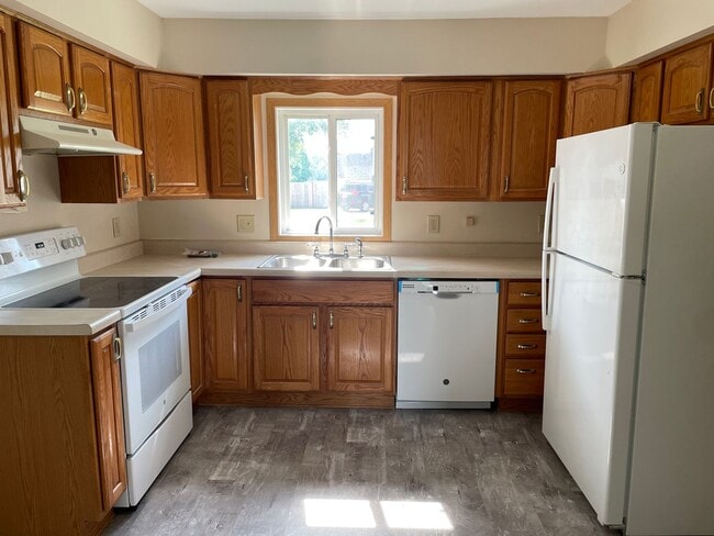 Building Photo - 1 Bedroom, 1 Bath Single Family Home in Clinton, IA