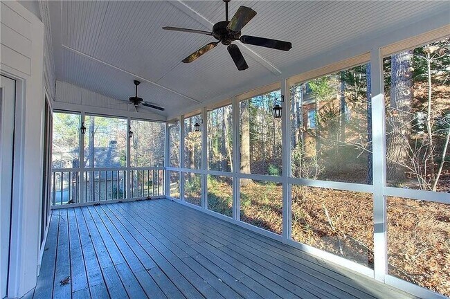 Building Photo - 800 Satinwood Pl