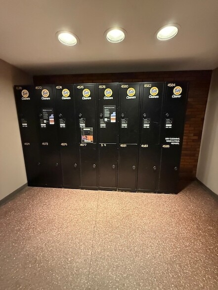 Building Photo - 5415 N Sheridan Rd